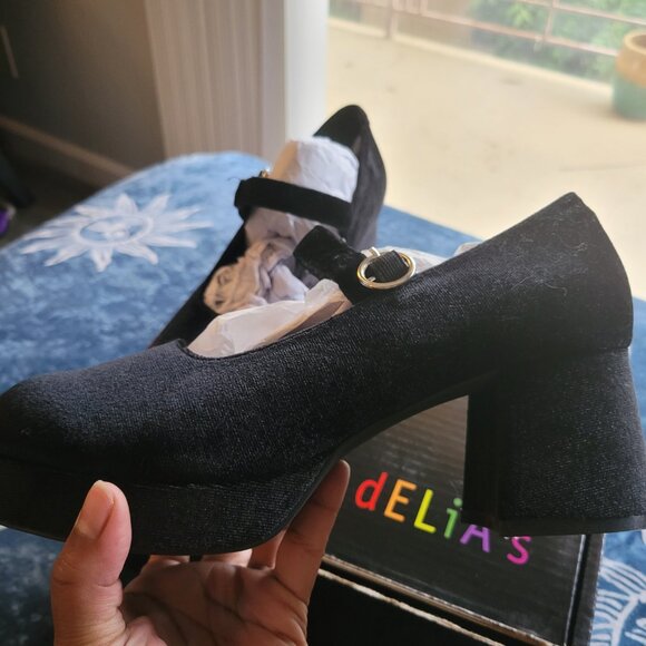 Delia's Dollskill Mary Jane Platforms. - Size 9 - Picture 3 of 4